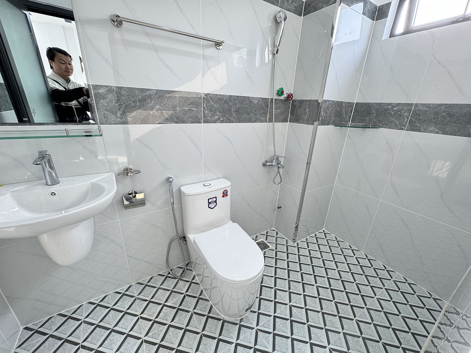 Tuyệt phẩm biệt thự mini 3 lầu, góc 2 mặt tiền hẻm 2 xe hơi 7 chỗ tránh nhau khu VIP Đặng Văn Ngữ